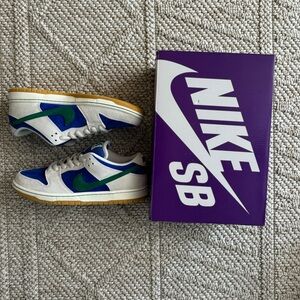 ❤️ Sold ❤️Size 10 - Nike Dunk SB Low Hyper Royal Malachite